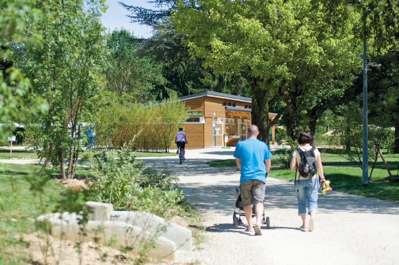 Camping Le Nid Du Parc Villars-les-Dombes Exterior foto