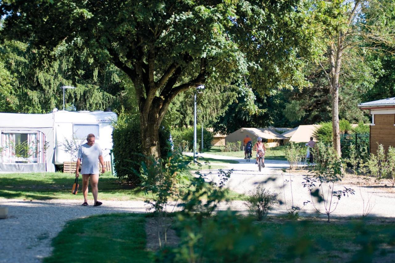 Camping Le Nid Du Parc Villars-les-Dombes Exterior foto