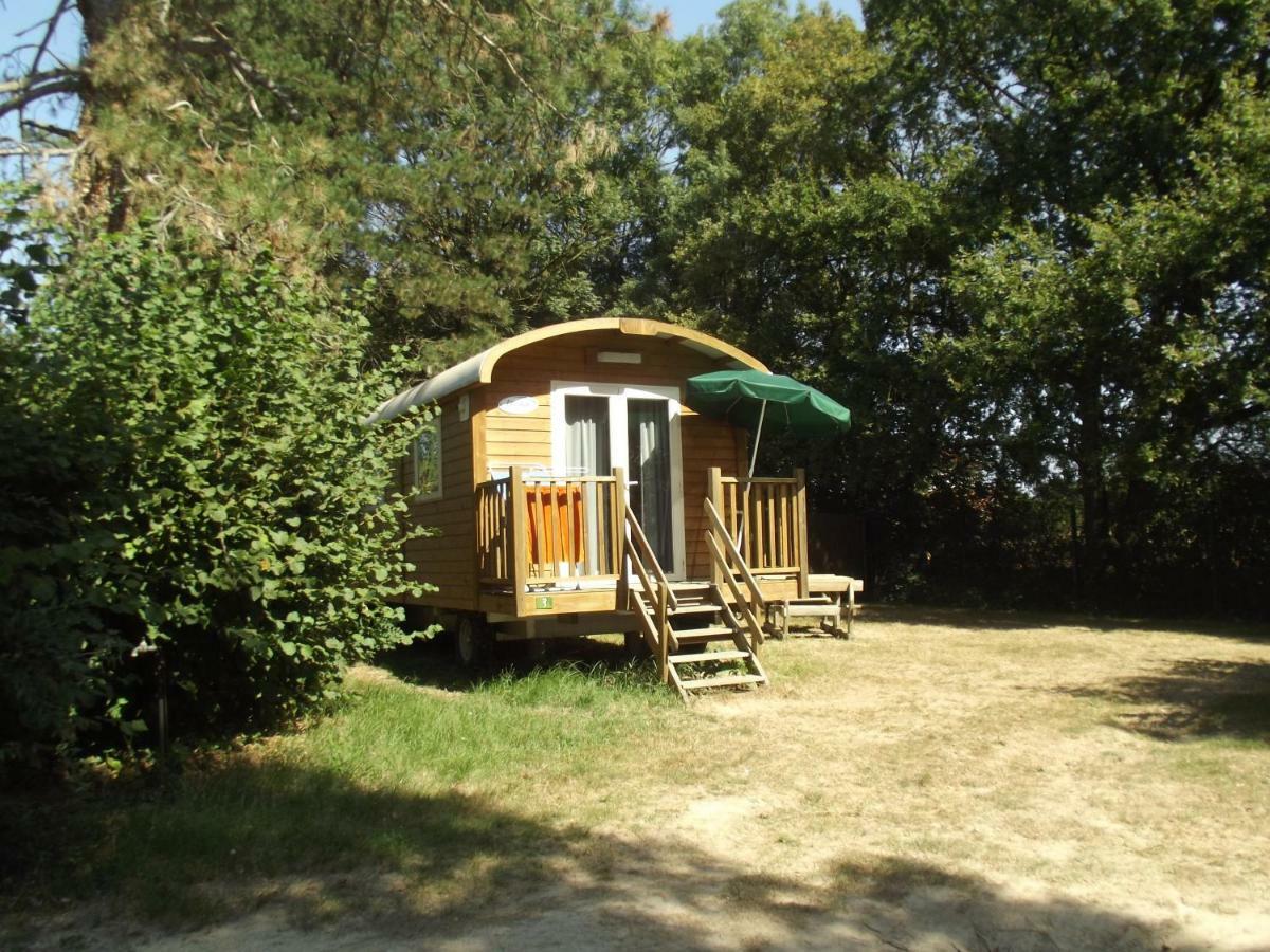 Camping Le Nid Du Parc Villars-les-Dombes Exterior foto